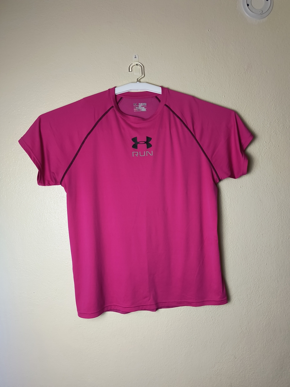 Under Armour 2XL/2TG/2EG Women’s Magenta Pink Run Tee HeatGear